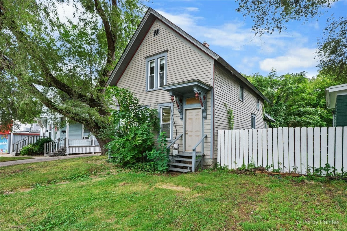 679 Villa Street