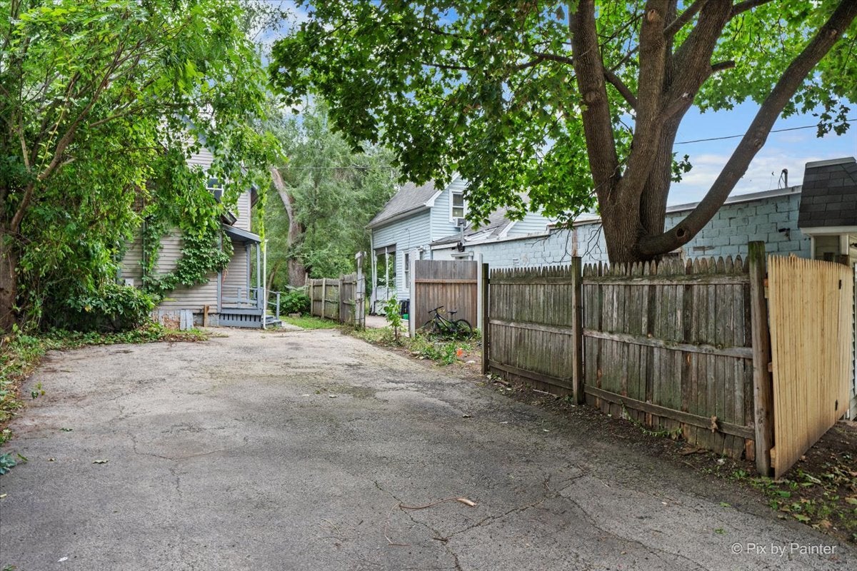 679 Villa Street