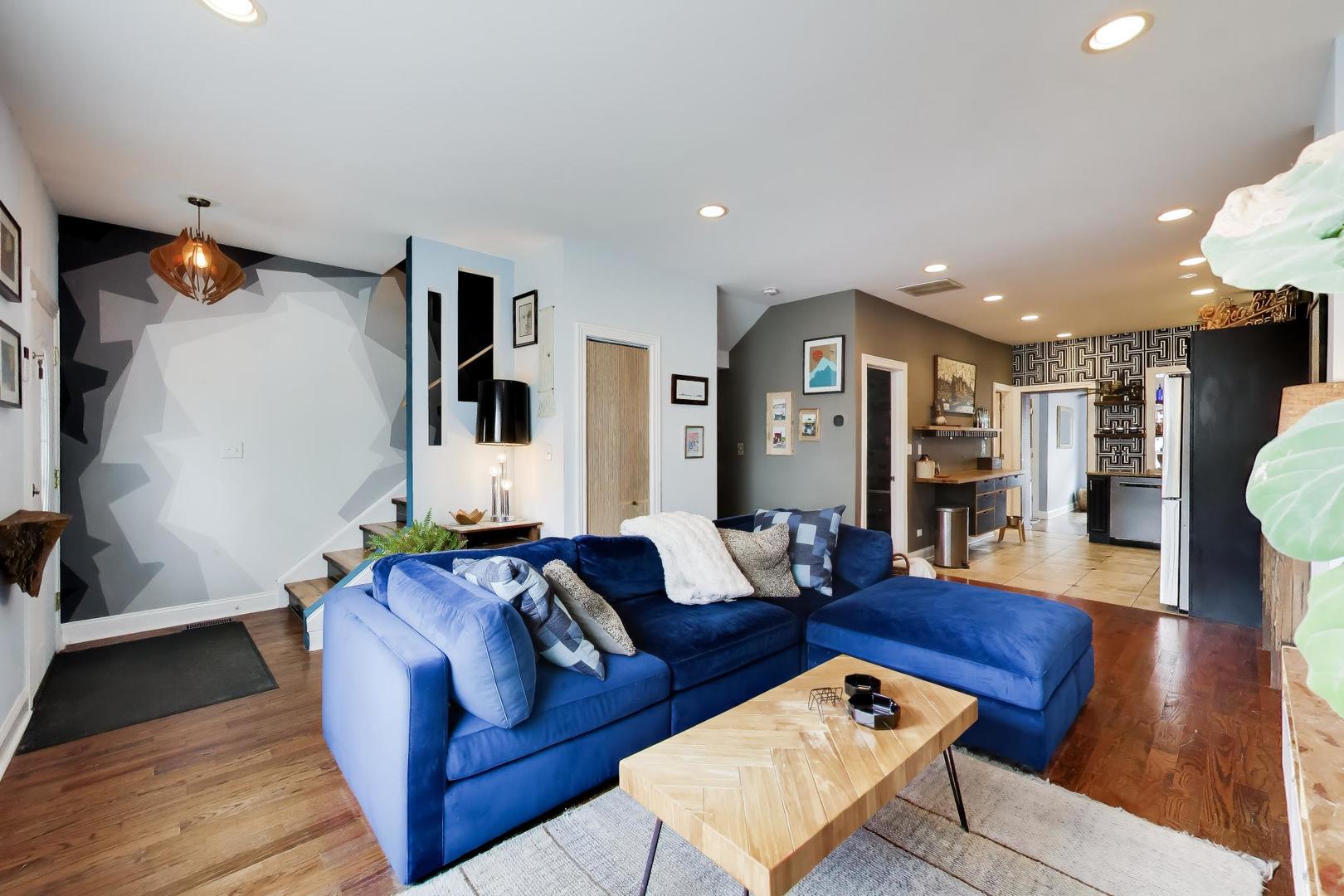 3438 W Le Moyne Street
