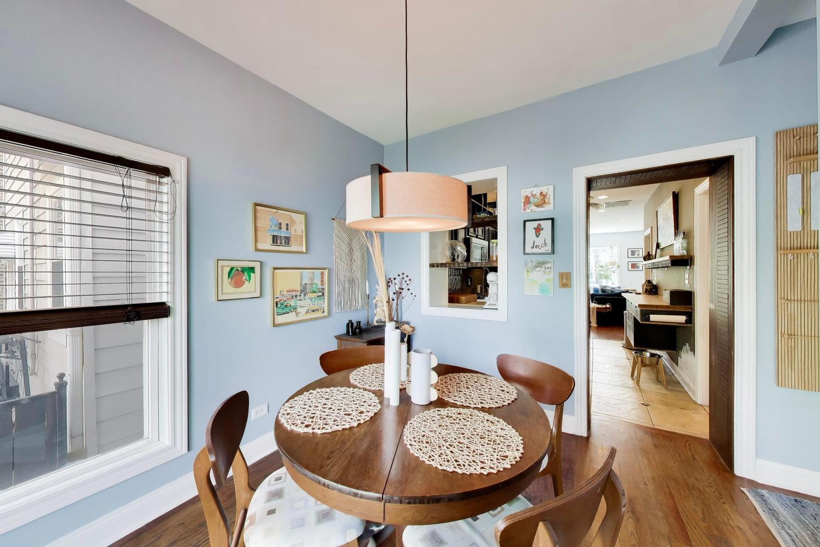 3438 W Le Moyne Street