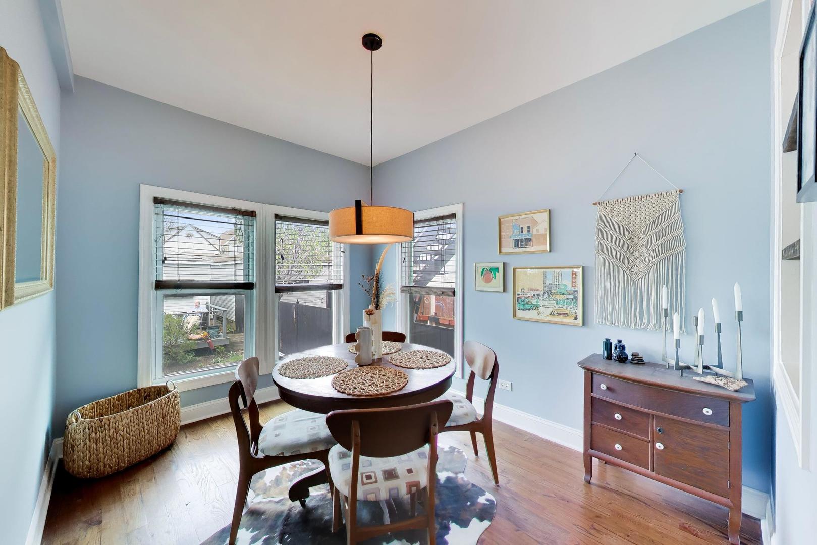 3438 W Le Moyne Street