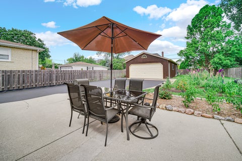 Tiny photo for 557 W Crockett Avenue, Elmhurst, IL 60126 (MLS # 12628053)