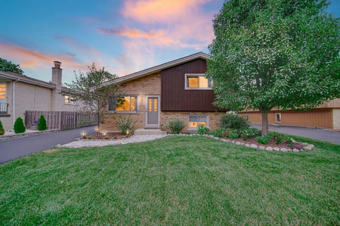 Tiny photo for 557 W Crockett Avenue, Elmhurst, IL 60126 (MLS # 12628053)
