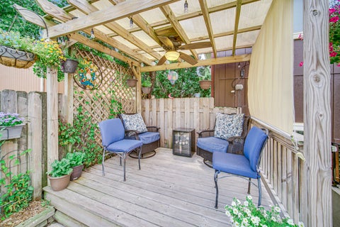 Tiny photo for 557 W Crockett Avenue, Elmhurst, IL 60126 (MLS # 12628053)