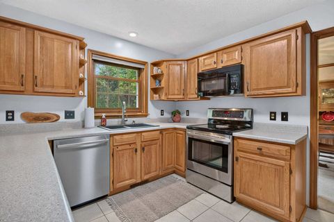 Tiny photo for 4621 Hamilton Drive, Davenport, IA 52807 (MLS # 12679266)