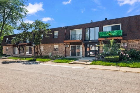 Tiny photo for 765 GROVE Drive #103, Buffalo Grove, IL 60089 (MLS # 12777010)
