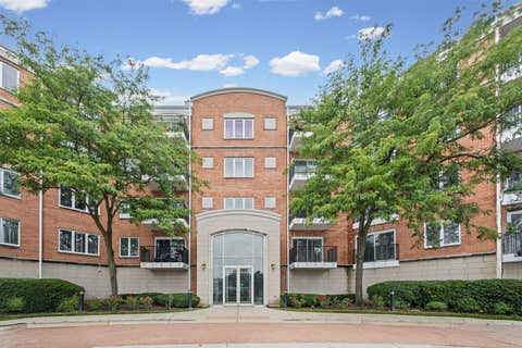 Photo of 451 Town Place Circle #202, Buffalo Grove, IL 60089 (MLS # 12718242)