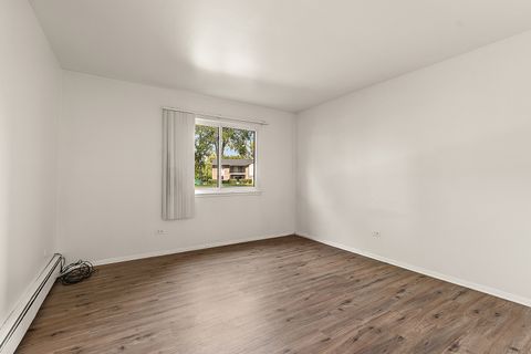 Tiny photo for 16W540 Lake Drive #9-104, Willowbrook, IL 60527 (MLS # 12467042)