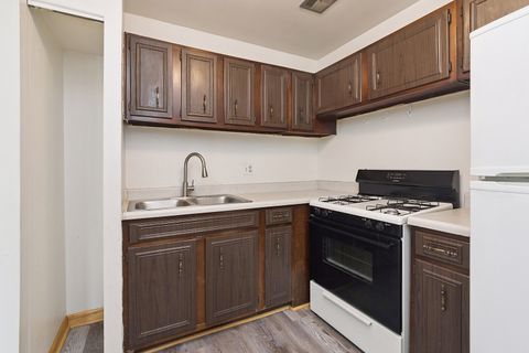 Tiny photo for 16W540 Lake Drive #9-104, Willowbrook, IL 60527 (MLS # 12467042)