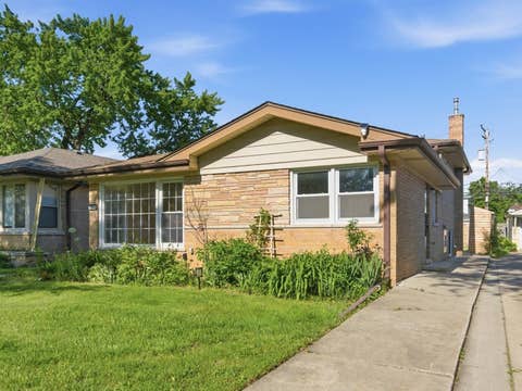Tiny photo for 7506 Kilbourn Avenue, Skokie, IL 60076 (MLS # 12661588)