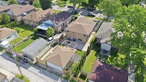Tiny photo for 7506 Kilbourn Avenue, Skokie, IL 60076 (MLS # 12661588)
