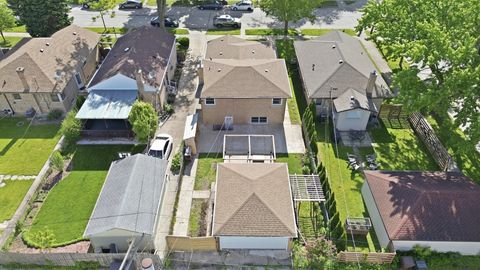 Tiny photo for 7506 Kilbourn Avenue, Skokie, IL 60076 (MLS # 12661588)
