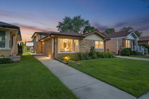 Tiny photo for 7506 Kilbourn Avenue, Skokie, IL 60076 (MLS # 12661588)