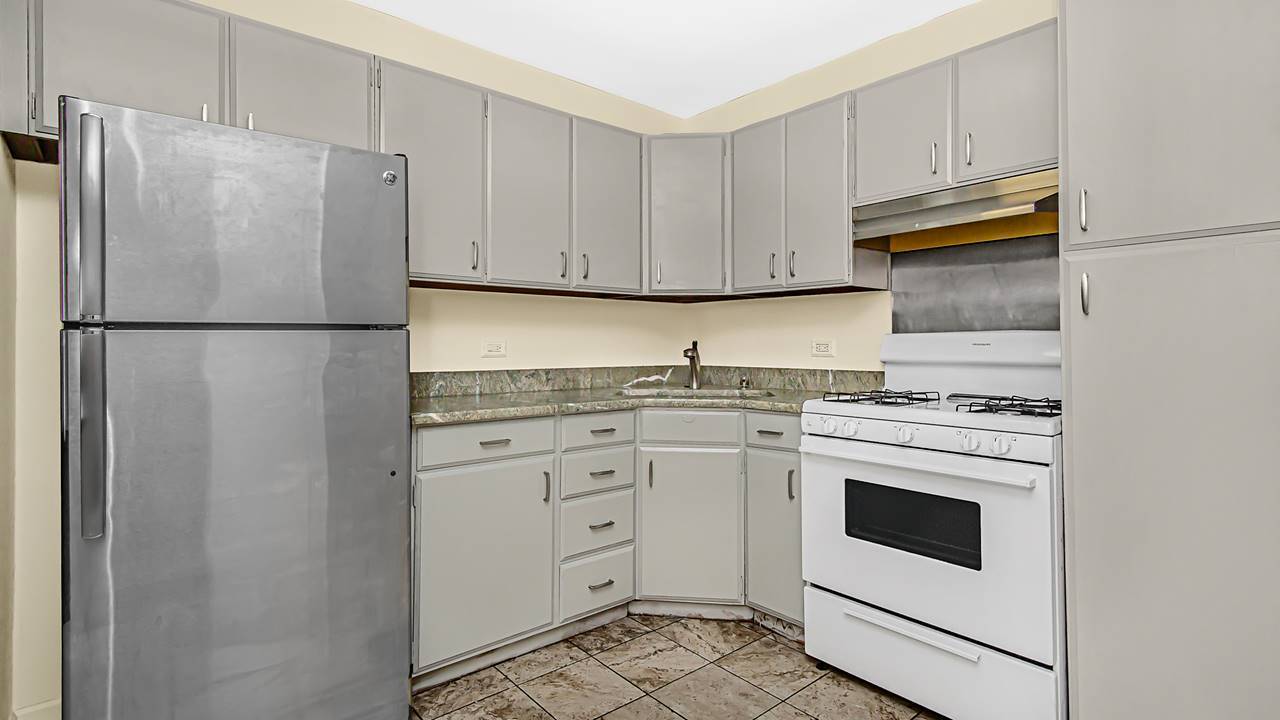 400 E RANDOLPH Street 3321