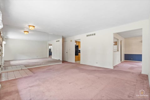 Tiny photo for 1420 N Hickory Avenue, Arlington Heights, IL 60004 (MLS # 12748355)