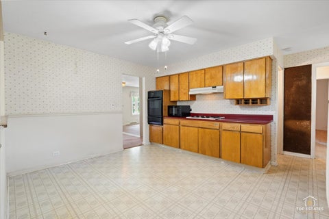 Tiny photo for 1420 N Hickory Avenue, Arlington Heights, IL 60004 (MLS # 12748355)