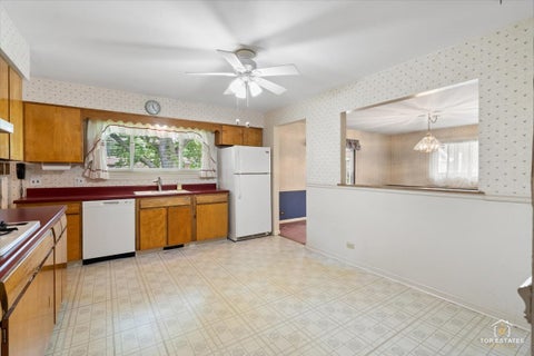 Tiny photo for 1420 N Hickory Avenue, Arlington Heights, IL 60004 (MLS # 12748355)