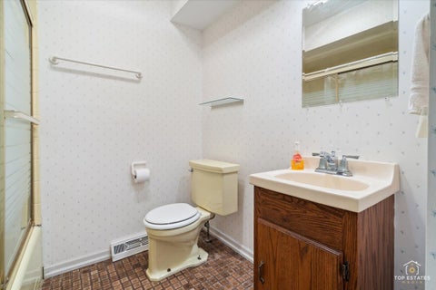 Tiny photo for 1420 N Hickory Avenue, Arlington Heights, IL 60004 (MLS # 12748355)