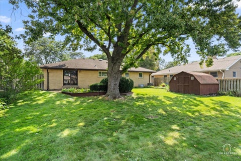 Tiny photo for 1420 N Hickory Avenue, Arlington Heights, IL 60004 (MLS # 12748355)