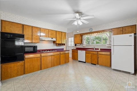 Tiny photo for 1420 N Hickory Avenue, Arlington Heights, IL 60004 (MLS # 12748355)