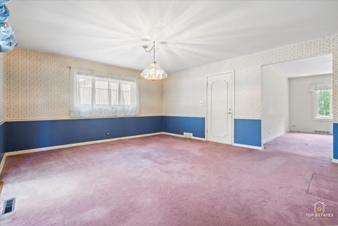 Tiny photo for 1420 N Hickory Avenue, Arlington Heights, IL 60004 (MLS # 12748355)