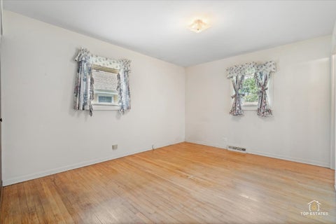 Tiny photo for 1420 N Hickory Avenue, Arlington Heights, IL 60004 (MLS # 12748355)