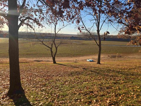 Tiny photo for 930 42nd Street, NewBoston, IL 61272 (MLS # 100000086)