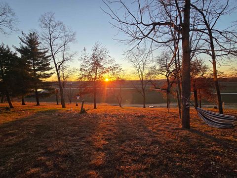 Tiny photo for 930 42nd Street, NewBoston, IL 61272 (MLS # 100000086)