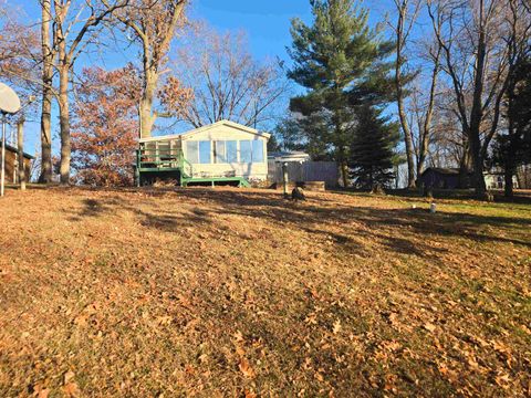 Tiny photo for 930 42nd Street, NewBoston, IL 61272 (MLS # 100000086)