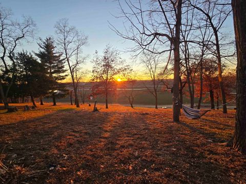 Tiny photo for 930 42nd Street, NewBoston, IL 61272 (MLS # 100000086)