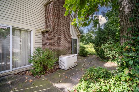 Tiny photo for 5 Court of Bucks County, Lincolnshire, IL 60069 (MLS # 12466549)