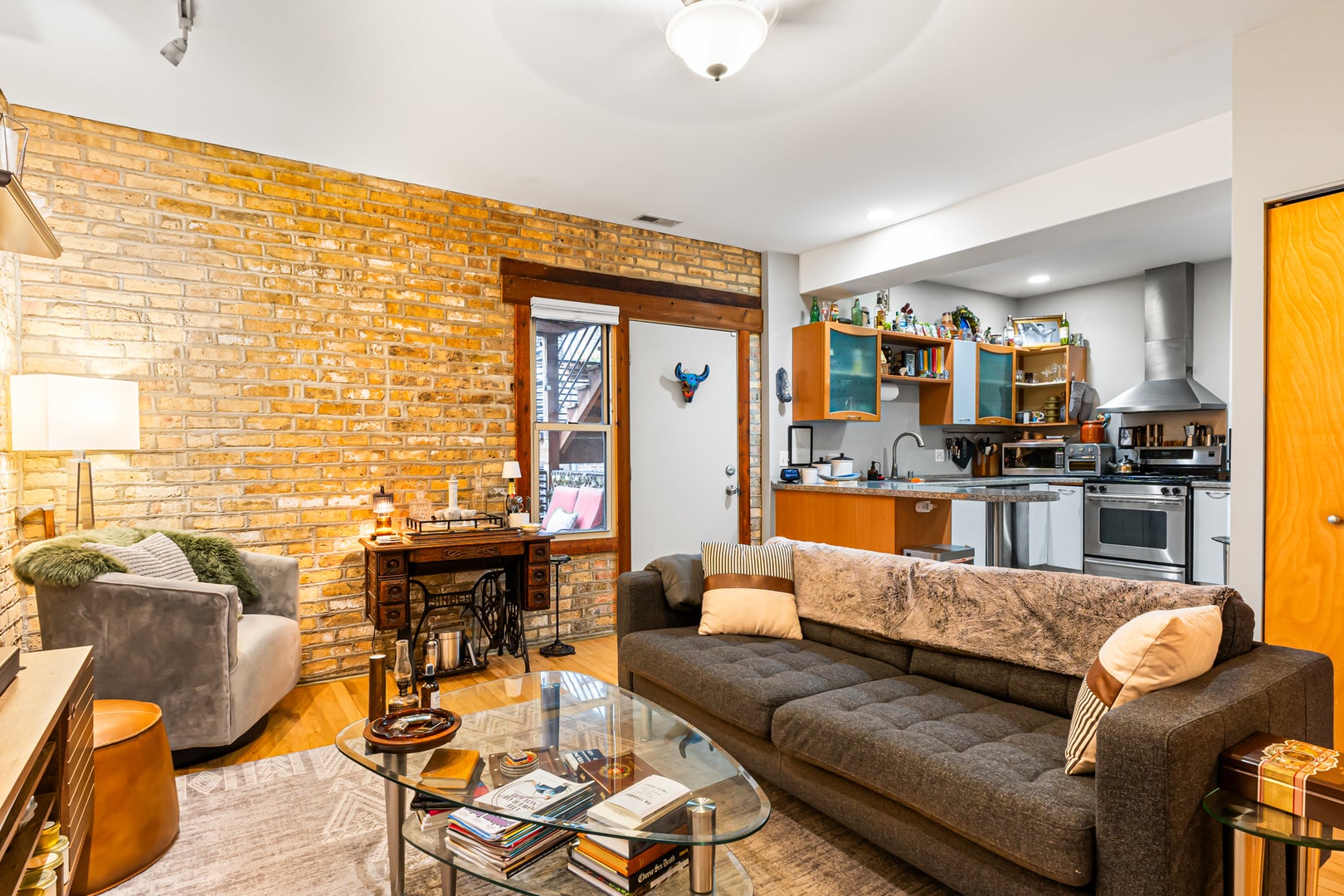 2021 W ARTHUR Avenue 2E