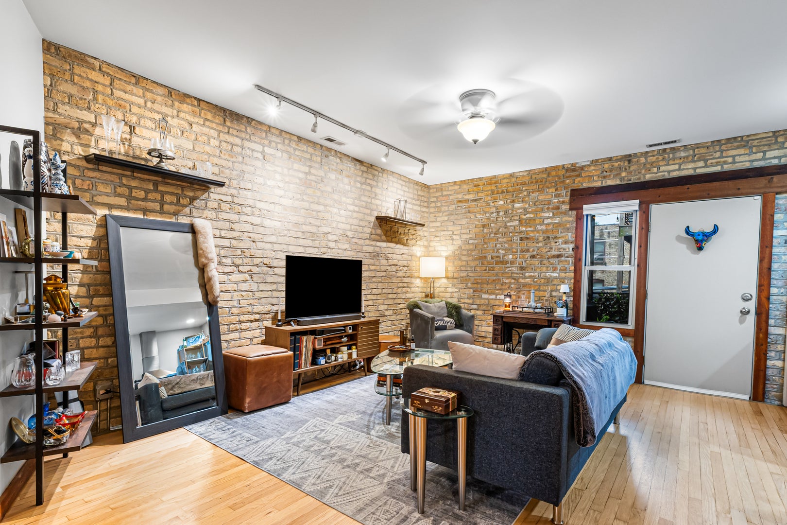 2021 W ARTHUR Avenue 2E