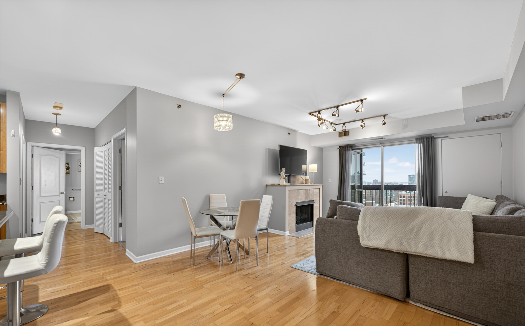 1212 N Wells Street 1205