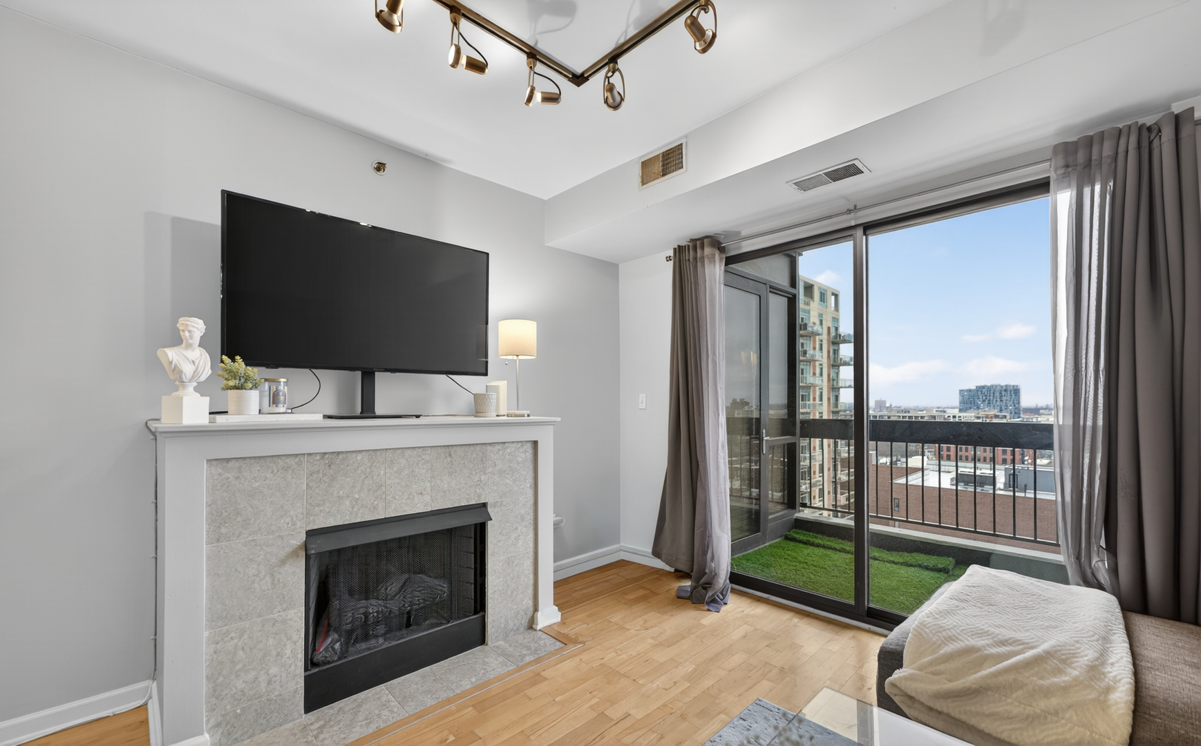 1212 N Wells Street 1205