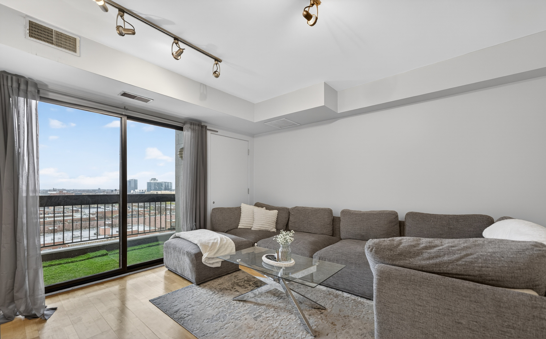 1212 N Wells Street 1205