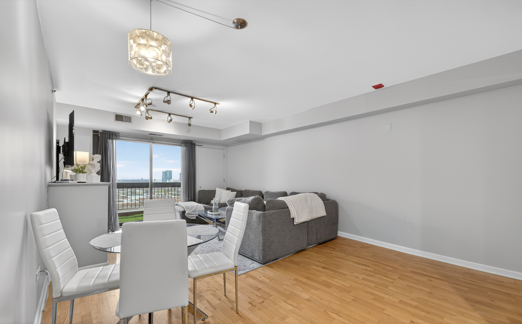 1212 N Wells Street 1205