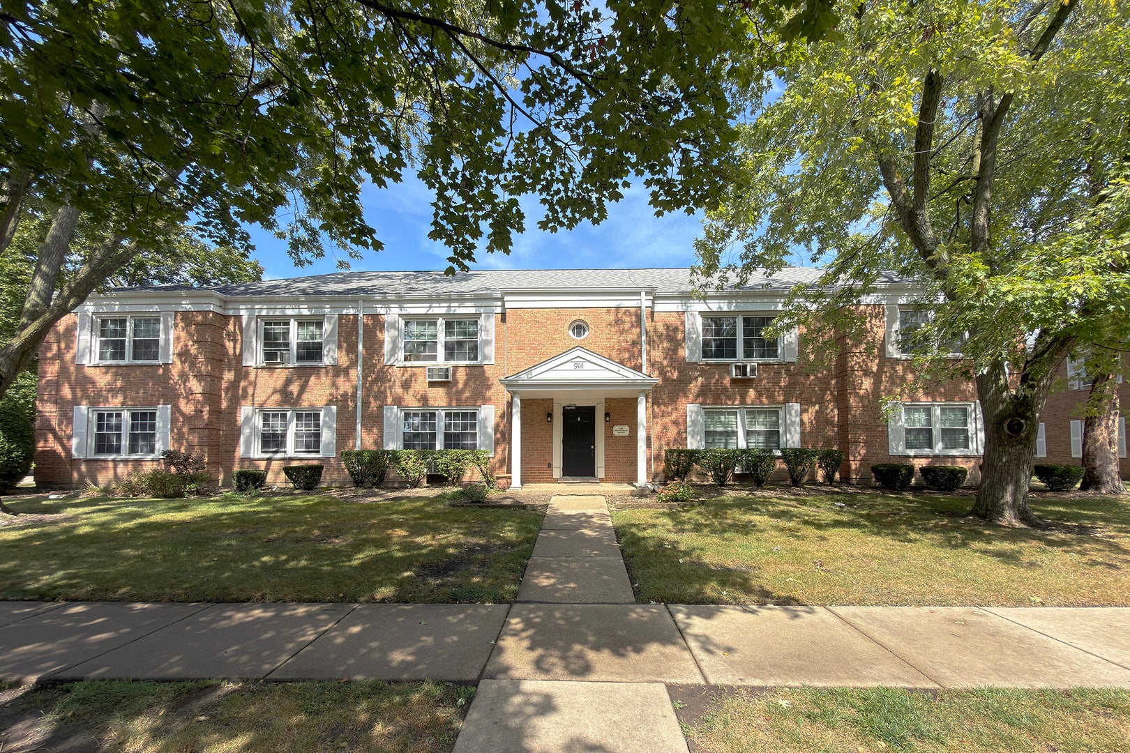 914 W St. James Street 1