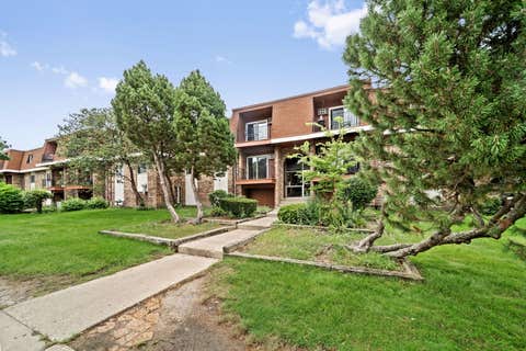 Tiny photo for 1065 Valley Lane #208, Hoffman Estates, IL 60169 (MLS # 12736941)