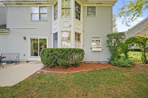 Tiny photo for 820 Derby Course, St. Charles, IL 60174 (MLS # 12434899)