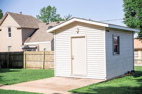 Tiny photo for 2049 Chestnut Street, Quincy, IL 62301 (MLS # 100539025)