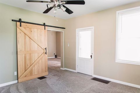 Tiny photo for 2049 Chestnut Street, Quincy, IL 62301 (MLS # 100539025)