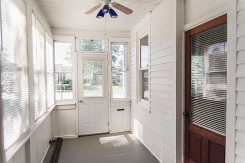 Tiny photo for 2049 Chestnut Street, Quincy, IL 62301 (MLS # 100539025)