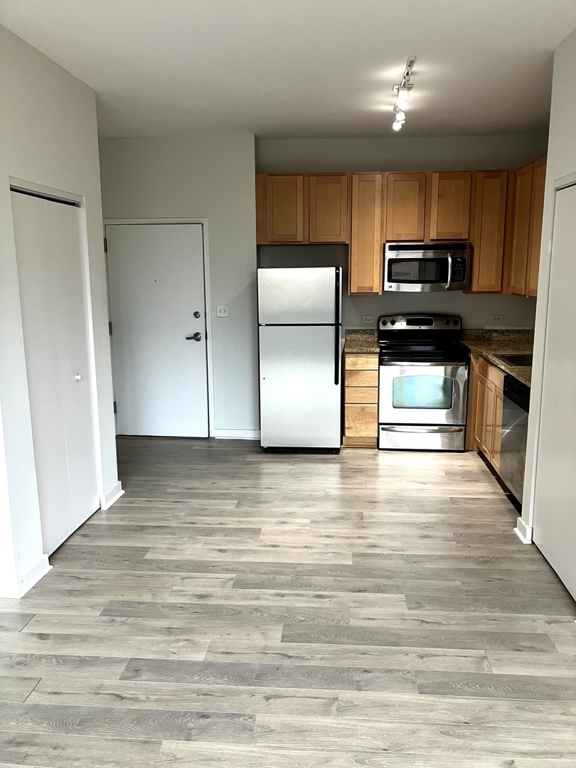 1 E 8th Street 407