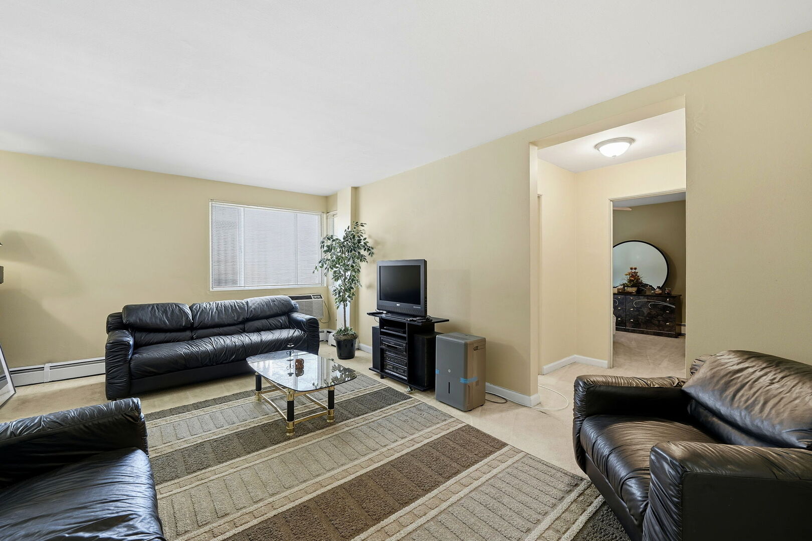 1609 Howard Street 2