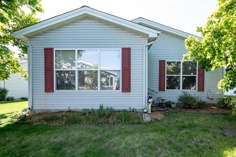 Tiny photo for 109 Hunter Court, Grayslake, IL 60030 (MLS # 12647021)