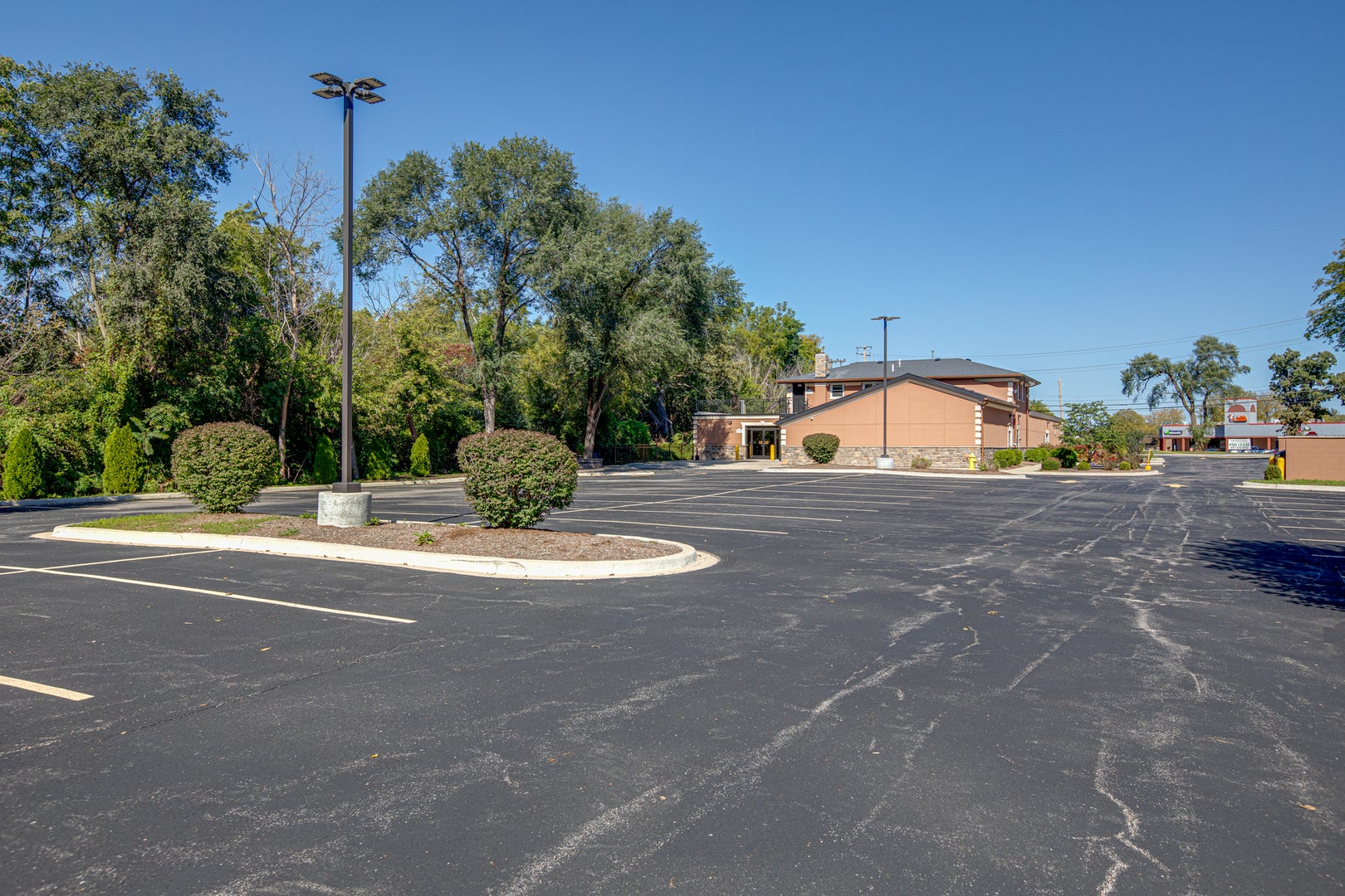 170 W Roosevelt Road
