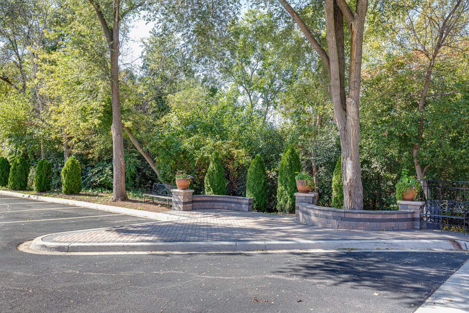 170 W Roosevelt Road
