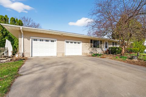 Tiny photo for 1334 7th Street NW, Clinton, IA 52372 (MLS # 12607252)