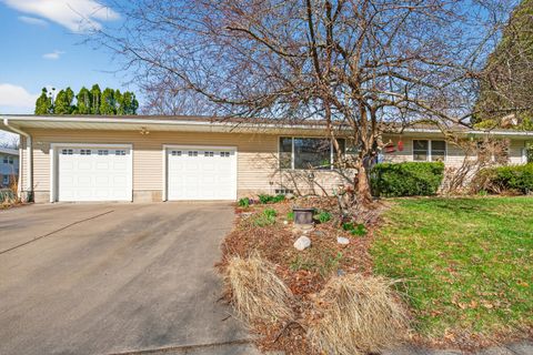 Photo of 1334 7th Street NW, Clinton, IA 52372 (MLS # 12607252)